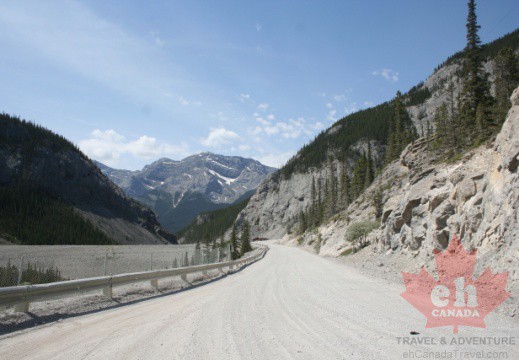 通往Kananaskis國家的道路