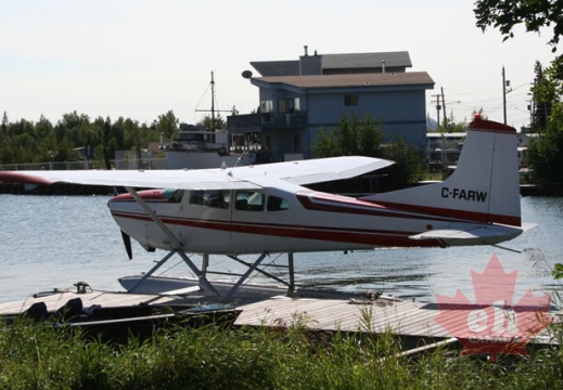 浮動的飛機