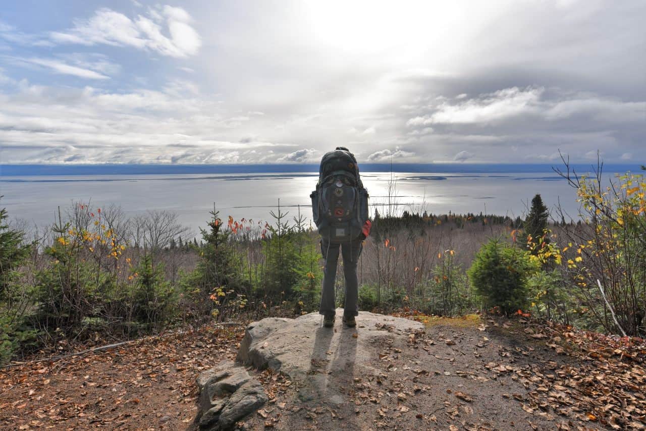 從des帽de Charlevoix是徒步旅行在聖勞倫斯河,魁北克,加拿大。