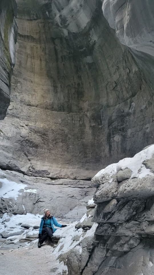 漂亮的風景在賈斯珀國家公園探索icewalk和Maligne峽穀牆壁。