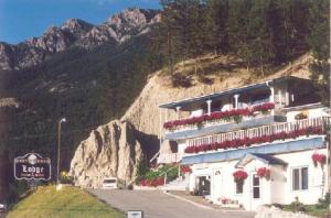 kootenay-hostel-misty-river-lodge