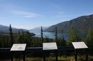 muncho-lake-viewpoint