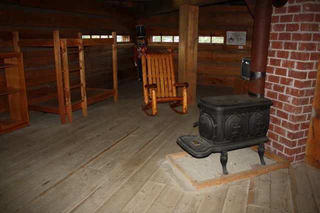 blockhouse-inside20100814_58